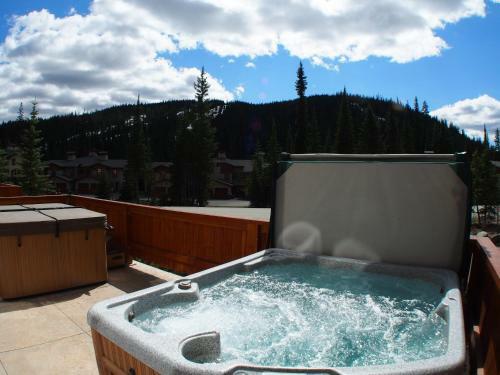 Apartamento Crystal Forest Condos - Cf48