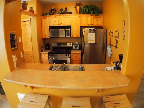 Apartamento Crystal Forest Condos - Cf48