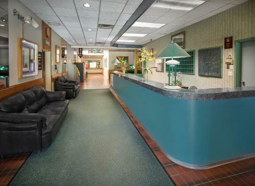 Crestwood Hotel