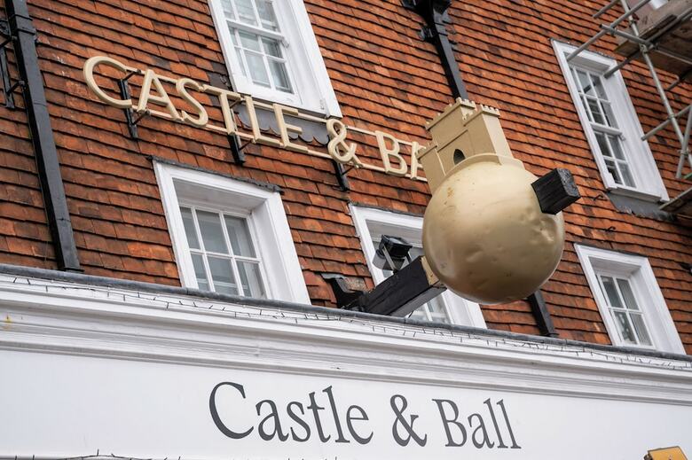 Hotel Castle And Ball