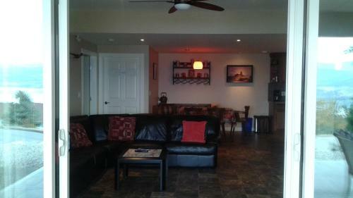 Above Naramata Bed & Breakfast