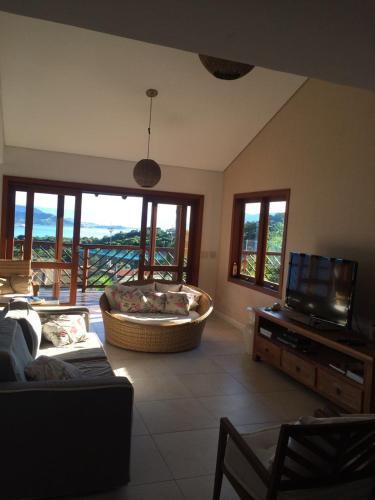 Ocean View Em Holiday Home