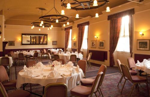 Hotel Saracens Head