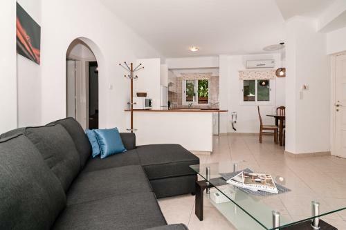 Artemis Maria Apartment