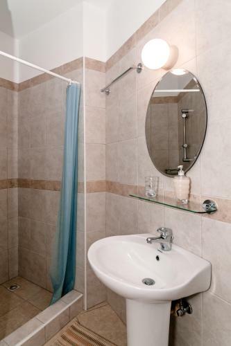 Artemis Maria Apartment