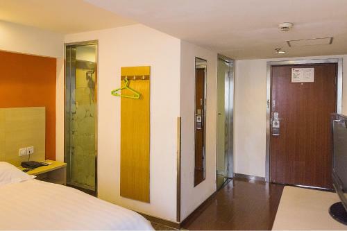 Hotel Motel Shanghai Nanjing Road People's Square