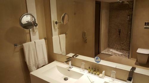 Adams Beach Hotel Deluxe Wing - Adults Only