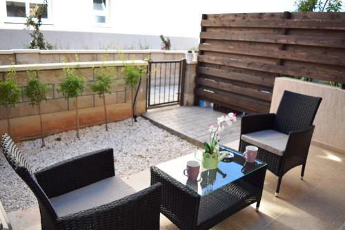Zephyros Apartment
