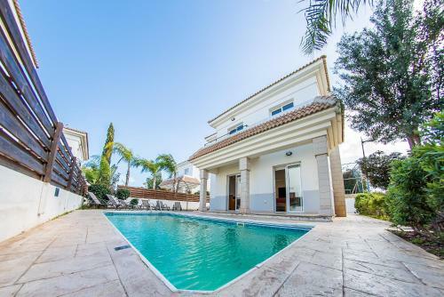 Holiday Home Kennedy Ave 200/15