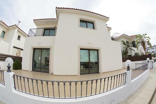 Holiday Home Kennedy Ave 200/15