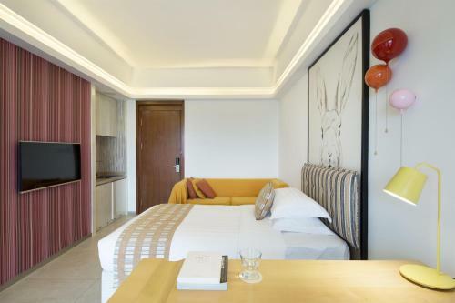 Sanya Ziyue Coniser Theme Hotel