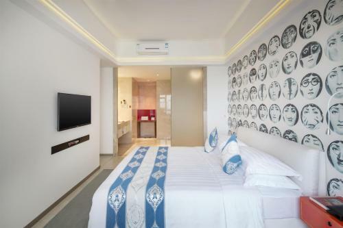 Sanya Ziyue Coniser Theme Hotel