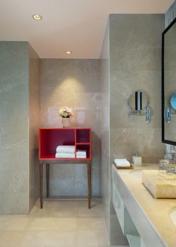 Sanya Ziyue Coniser Theme Hotel