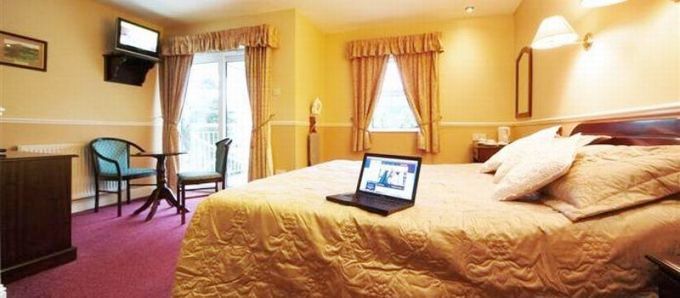 Woodenbridge Hotel & Lodge