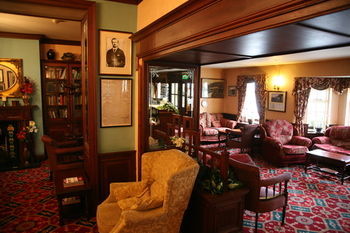 Woodenbridge Hotel & Lodge