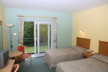 Woodenbridge Hotel & Lodge