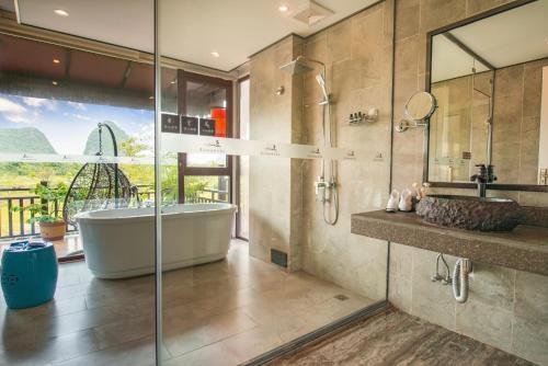 Hotel Peach Blossom River Resort