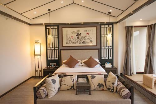Hotel Peach Blossom River Resort