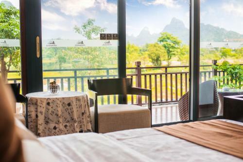 Hotel Peach Blossom River Resort