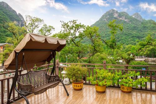 Hotel Peach Blossom River Resort