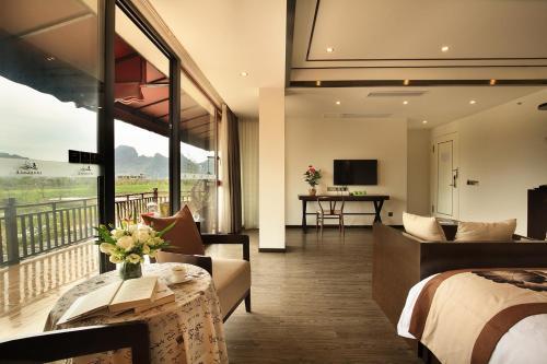 Hotel Peach Blossom River Resort