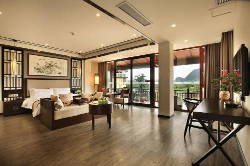 Hotel Peach Blossom River Resort