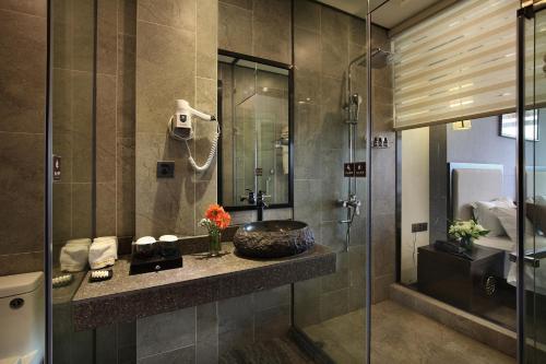 Hotel Peach Blossom River Resort