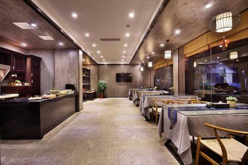 Hotel Peach Blossom River Resort