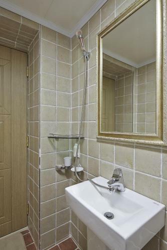 Hostal Jiwoljang Guesthouse