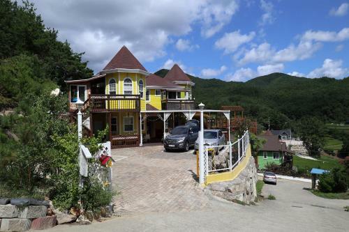 Yellow Star Pension