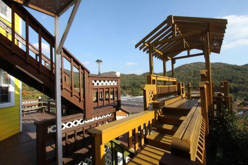 Yellow Star Pension