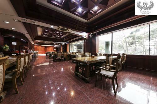 Gunsan River Hill Tourist Hotel