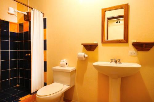 Hostal Tico Adventure Lodge