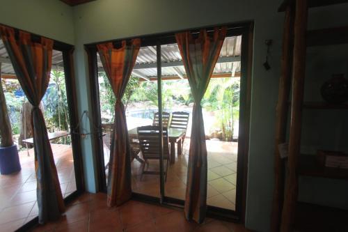 Hostal Tico Adventure Lodge