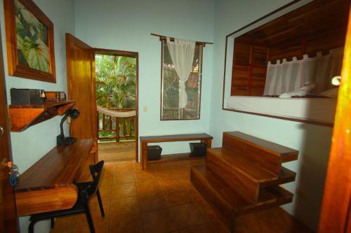 Hostal Tico Adventure Lodge