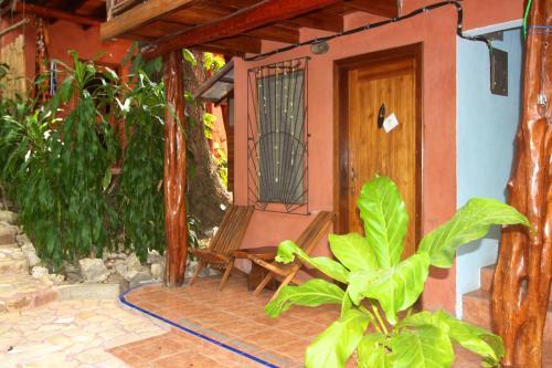 Hostal Tico Adventure Lodge