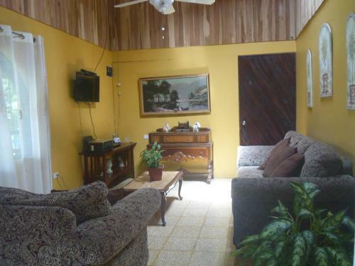 Hostal Rio Celeste Backpackers