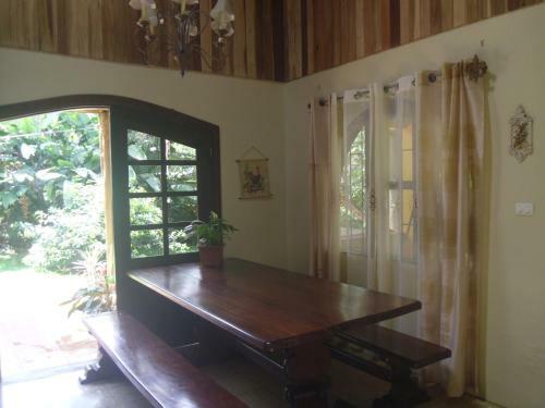 Hostal Rio Celeste Backpackers