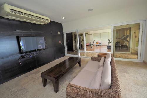 Apartamento Ocean Terrace, Beachfront- A505