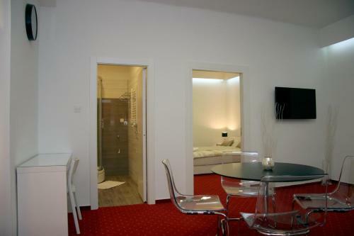 Hostal Red Carpet Apartments & Rooms
