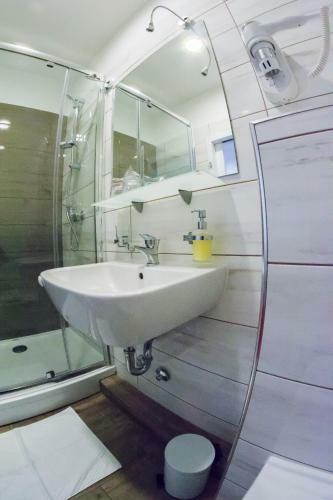 Hostal Red Carpet Apartments & Rooms