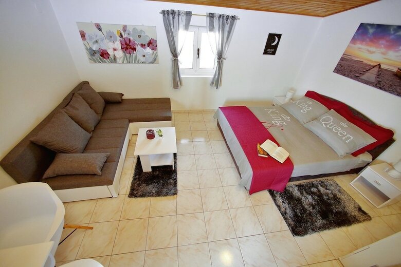 Apartments Verka