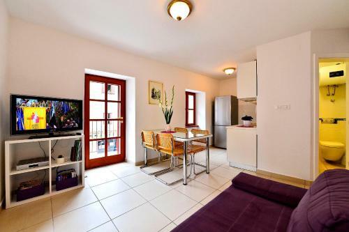 Sunny Bobica Apartments