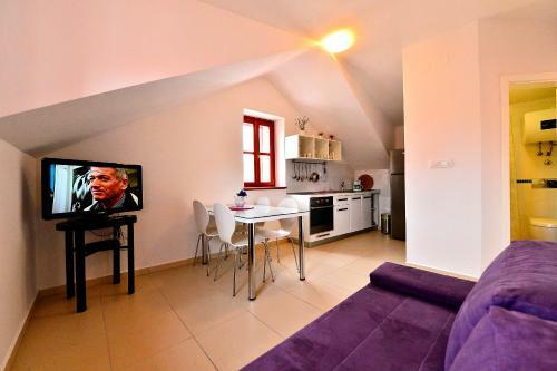 Sunny Bobica Apartments