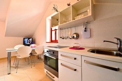 Sunny Bobica Apartments