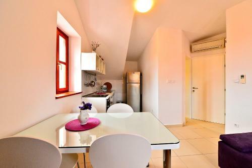 Sunny Bobica Apartments