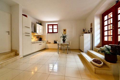 Sunny Bobica Apartments