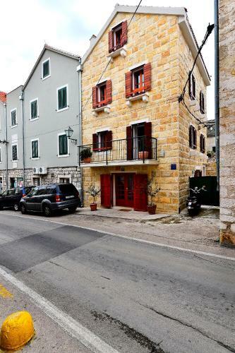 Sunny Bobica Apartments