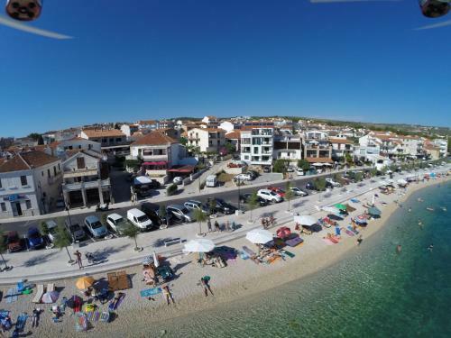 Beachfront Apartments Villa ?i?a