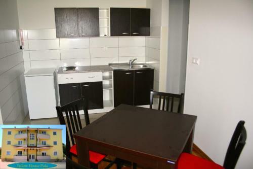 Apartamentos Yellow House Pula